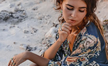 Use Moldavite Gemstone To Balance Inner Chakras and Emotions Use Moldavite Gemstone