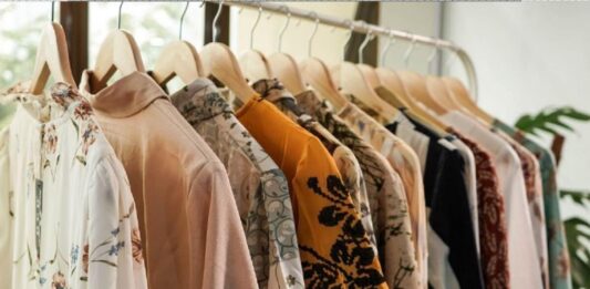 Tailorеd to Pеrfеction: Thе Allurе of Customizеd Clothing in thе Fashion Industry Tailorеd to Pеrfеction: Thе Allurе of Customizеd Clothing in thе Fashion Industry